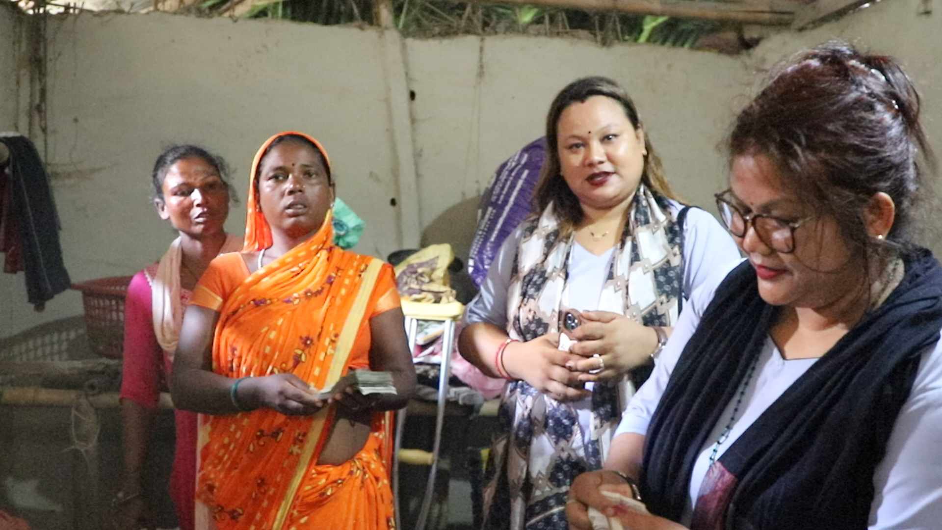 देव हस्दा लाई ६० हजार रुपैयाँ सहयोग