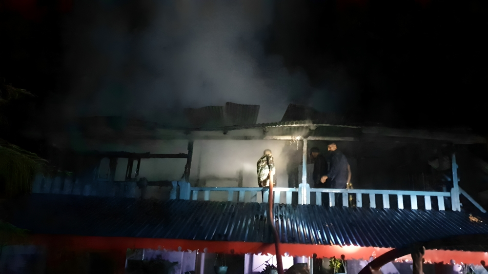 शान्तिचाेकमा आगलागी हुँदा १५ लाख बराबरको क्षेती