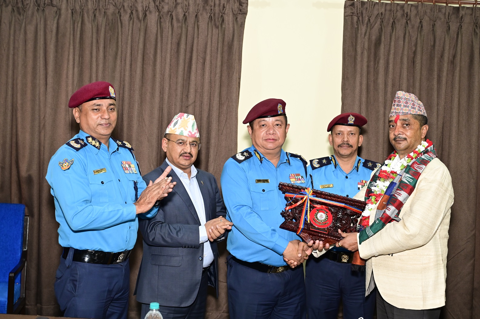 सेवा निवृत्त हुनु भएका प्रहरी नायव महानिरीक्षक यज्ञ विनोद पोखरेलको बिदाइ