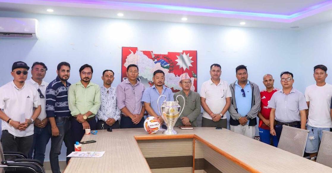 आमन्त्रण गोल्डकपलाई निर्माता ज्योतिराज राईद्धारा सुन र चाँदि जडित ट्रफी