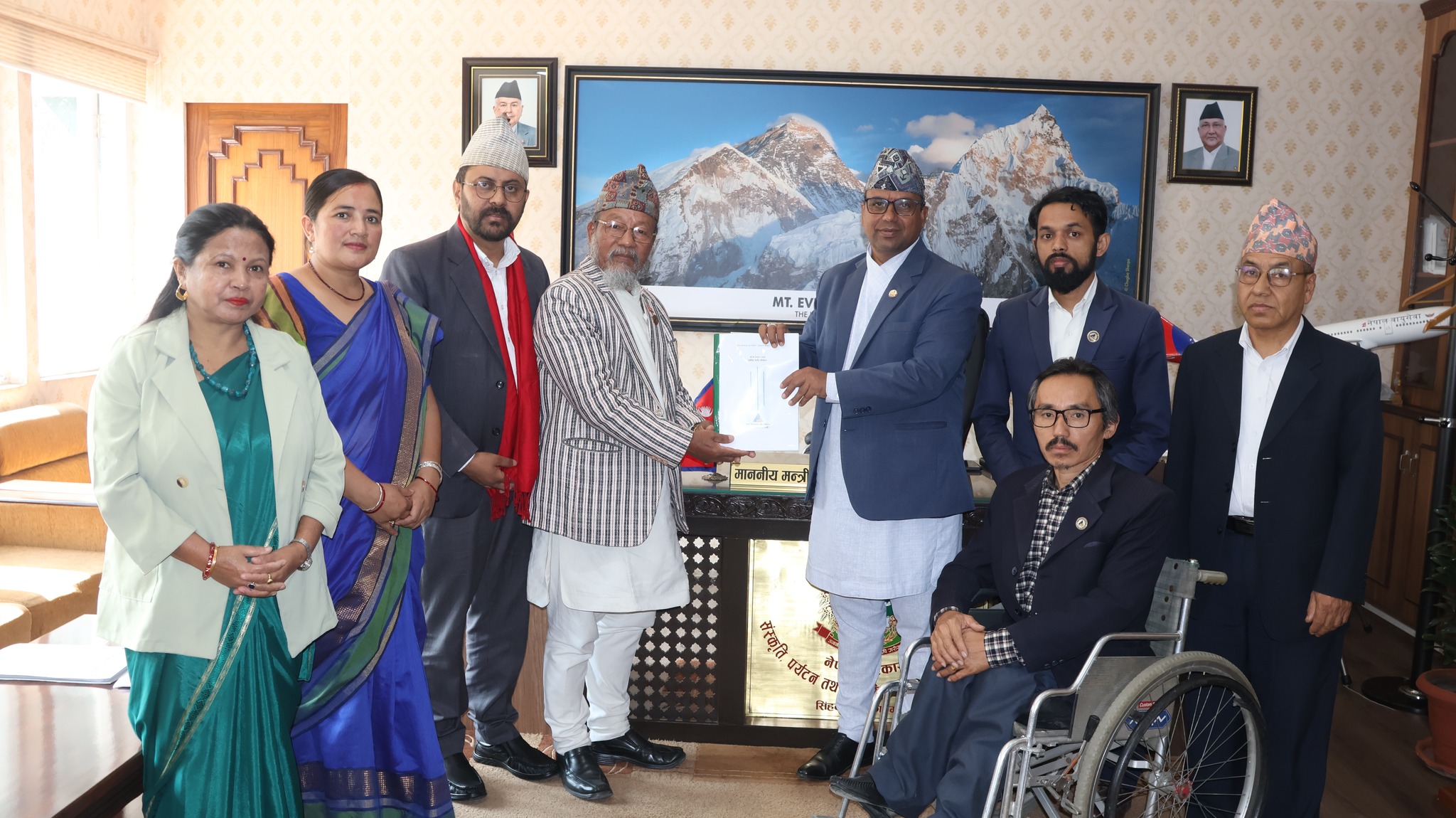 नेपाल ललितकला प्रज्ञा–प्रतिष्ठानले मन्त्रीलाई बुझायो वार्षिक प्रतिवेदन