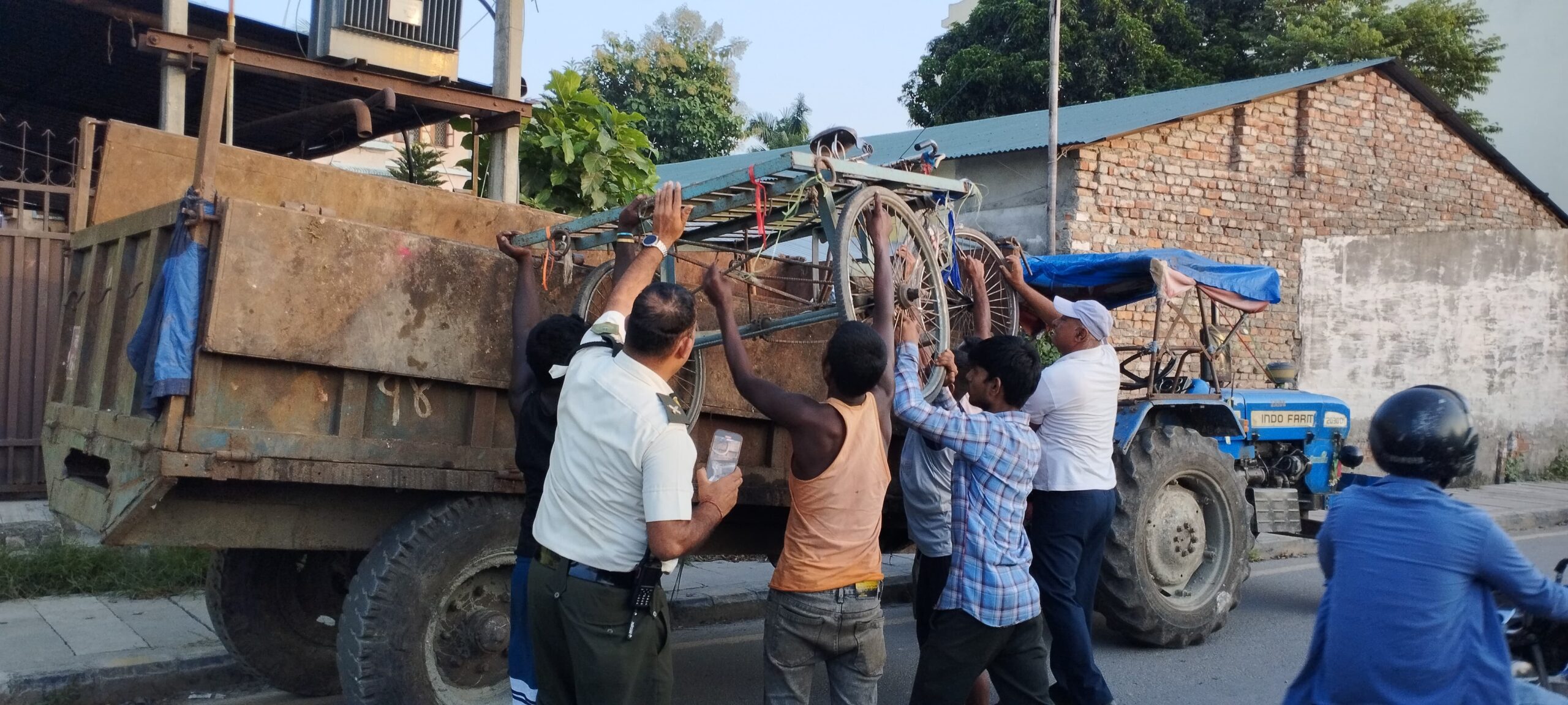 सार्वजनिक स्थान र फुटपाथमा फोहोर फ्यालेपछि