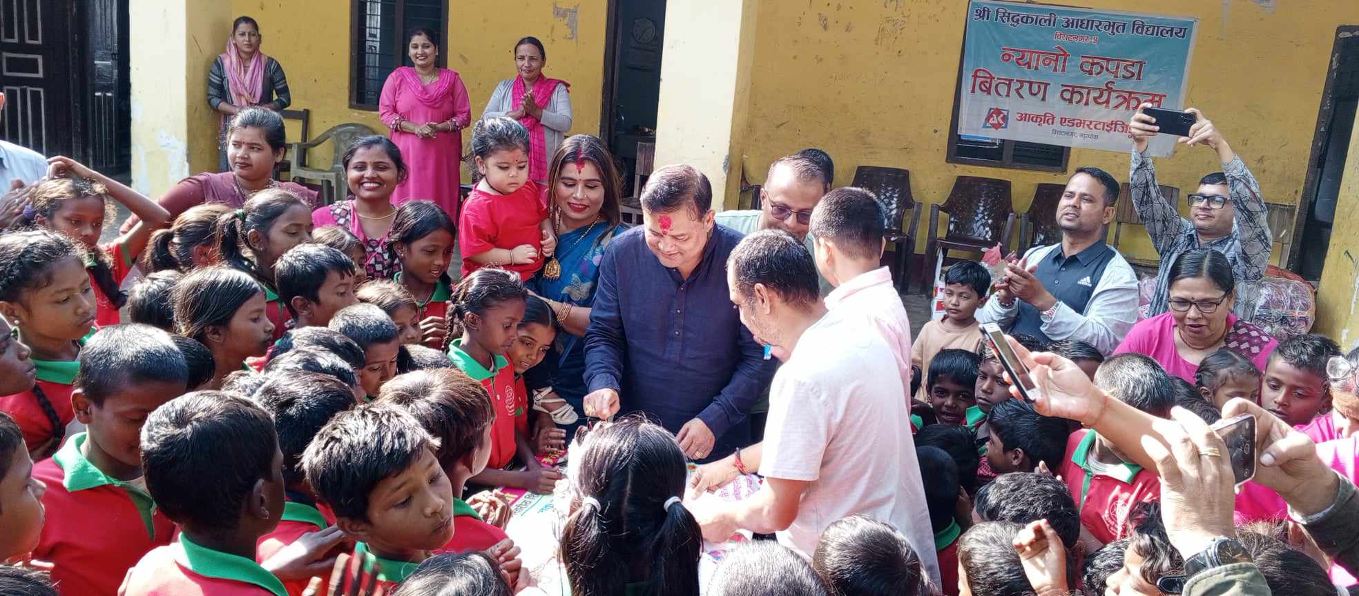 चौहानको ५१ औं जन्मदिनमा गरे एक सय विद्यार्थीलाई न्यानो कपडा वितरण