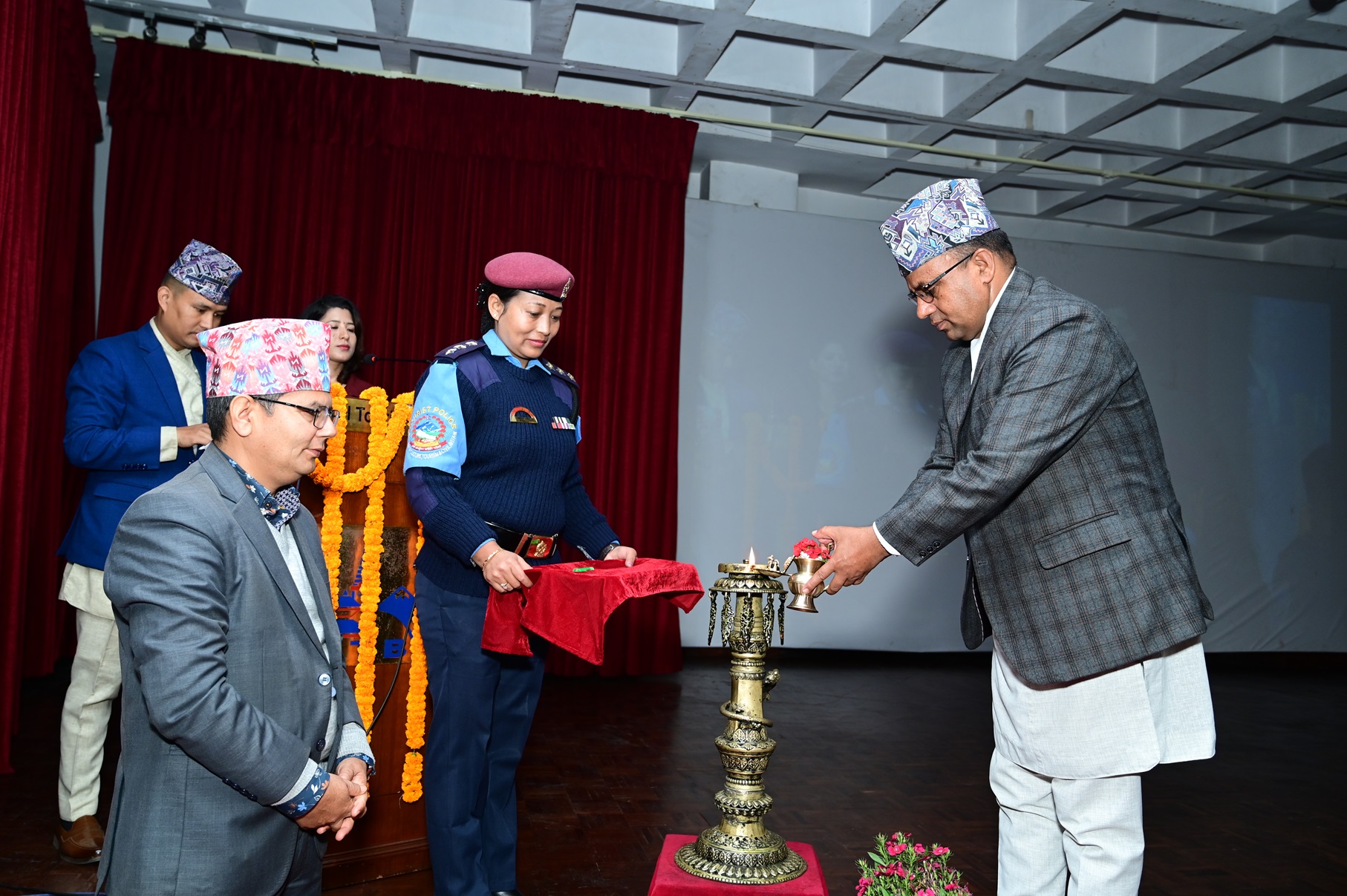 ४६औँ पर्यटक प्रहरी दिवस मनाइँदै, पर्यटक सुरक्षामा जोड
