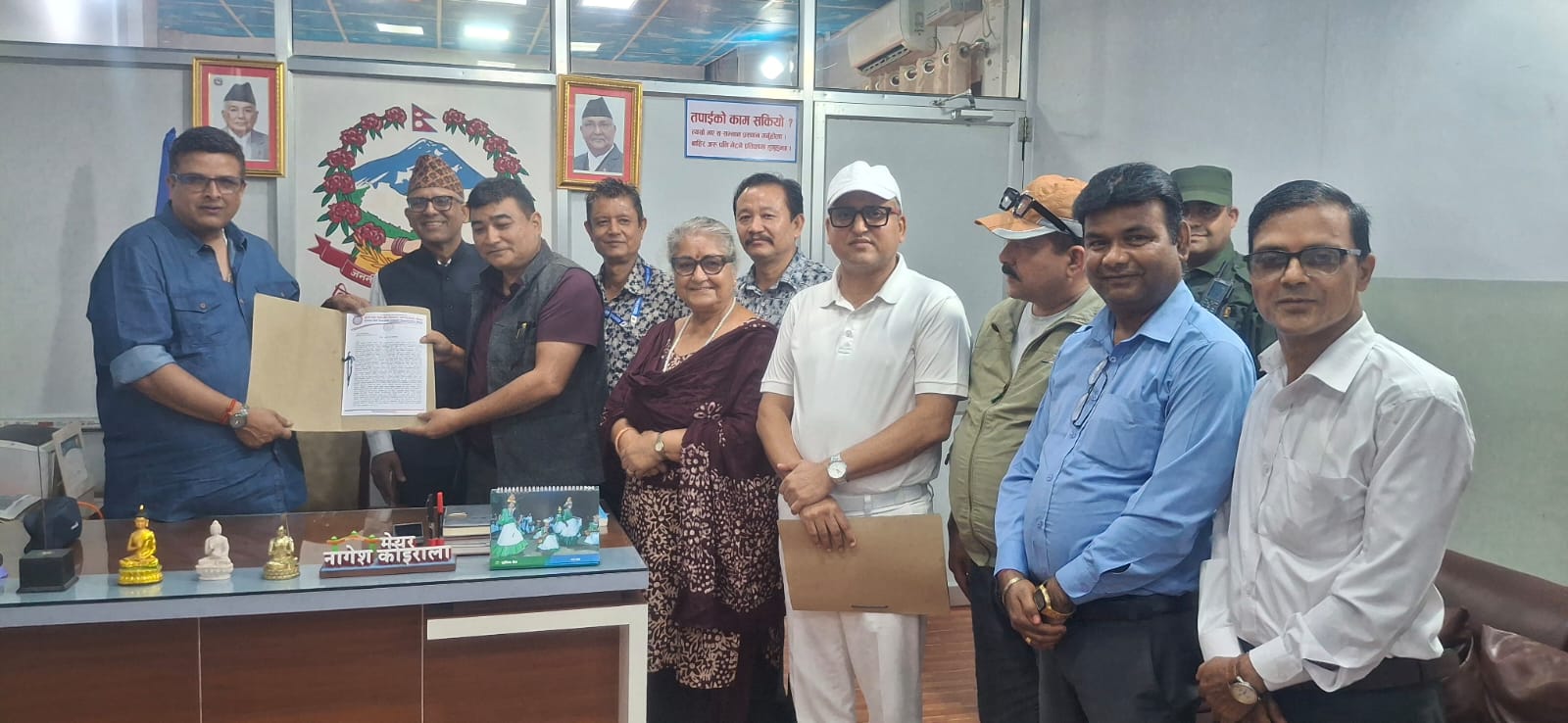 प्याब्सन र एनप्याब्सनद्वारा मेयर कोइरालालाई ज्ञापनपत्र हस्तान्तरण